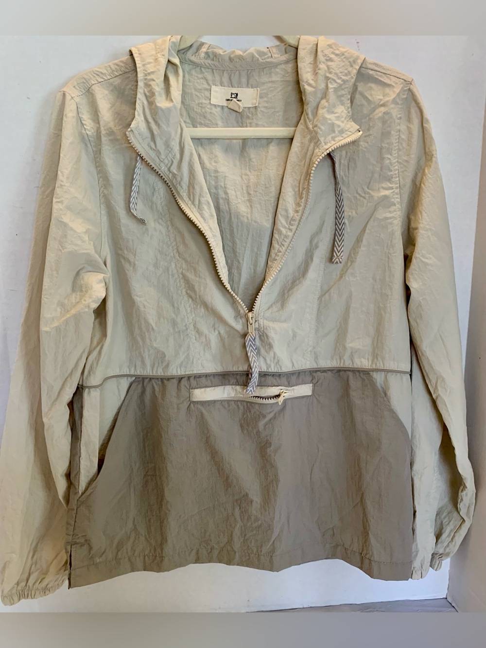 Thread + Supply Beige Gray Nylon 1/4 Zip Windbreaker Hoodie Women's medium
